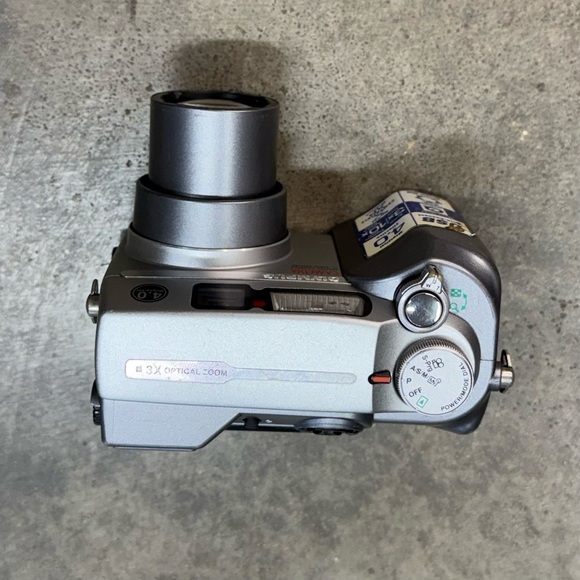 Olympus C-4000 Zoom 4.0MP Digital Camera Bundle w/ Accessories - Picture 4 of 11